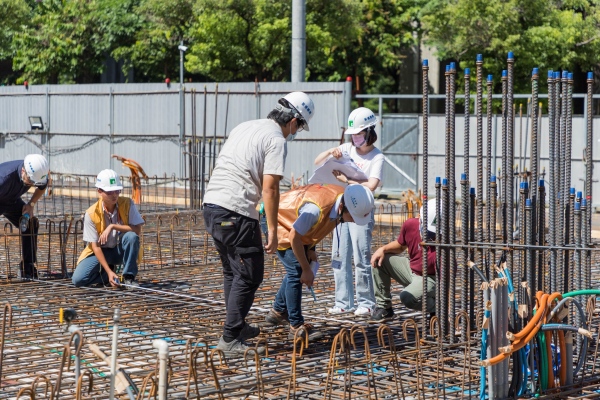 聖揚樂晴空正式「出頭天」 一樓底板灌漿完成