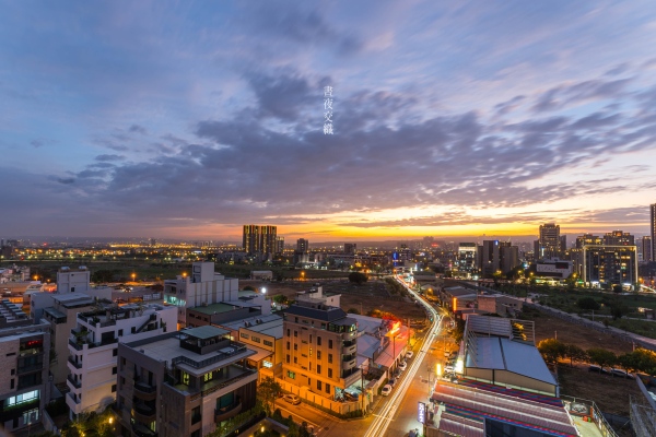 位於繁華城市的後花園 寧靜、悠閒卻不失便捷