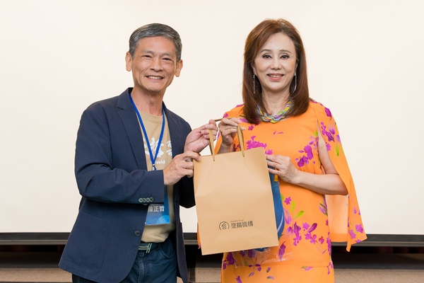 孫翠鳳用執著讓歌仔戲唱進全世界 聖揚機構感動力挺