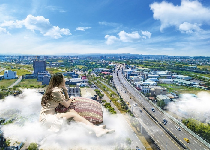 基地上空輔以電腦合成示意圖